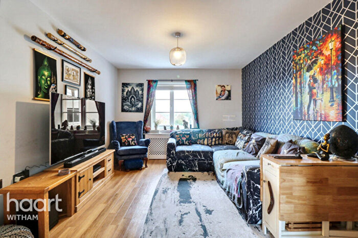 2 Bedroom Apartment For Sale In Wood Grove, Silver End, CM8