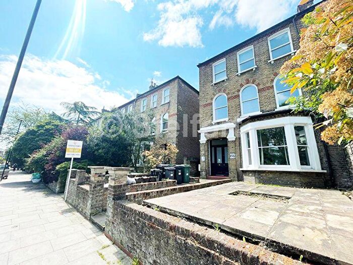 3 Bedroom Flat To Rent In Brecknock Road, London, N19