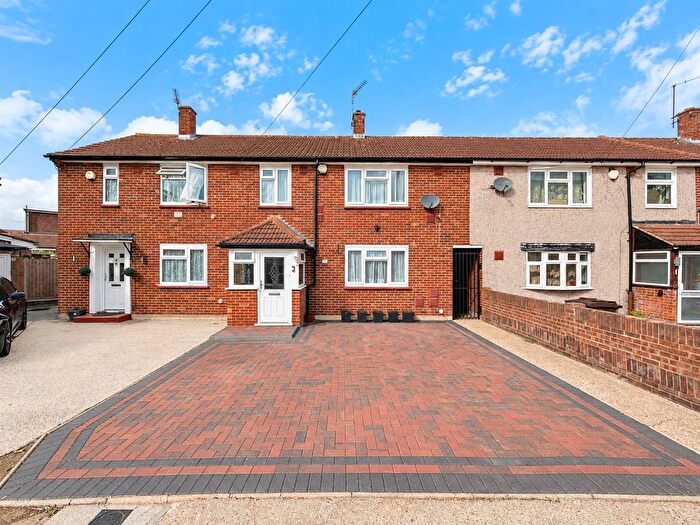 3 Bedroom Terraced House For Sale In Field Close, Cranford, TW4