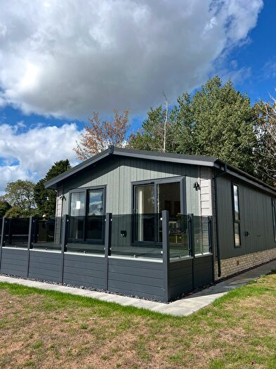 2 Bedroom Mobile/park Home For Sale In Downfield Lane, Twyning, Tewkesbury, GL20