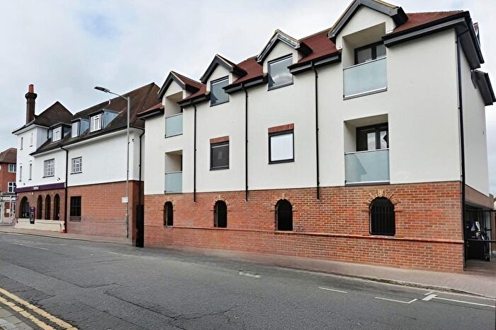 1 Bedroom Flat To Rent In Station Road, Gerrards Cross, SL9