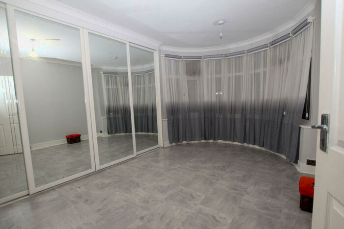 6 Bedroom House Boat To Rent In London, N21