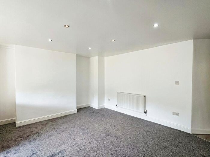 2 Bedroom Apartment To Rent In Wordsworth Avenue, Roath, CF24