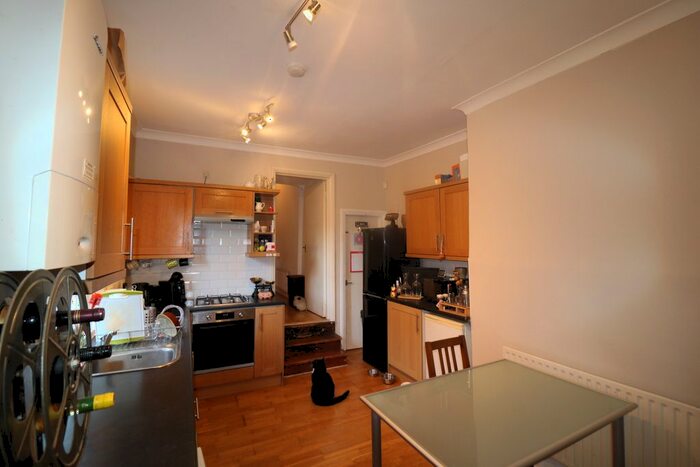 2 Bedroom Flat To Rent In Madeira Road, London, SW16