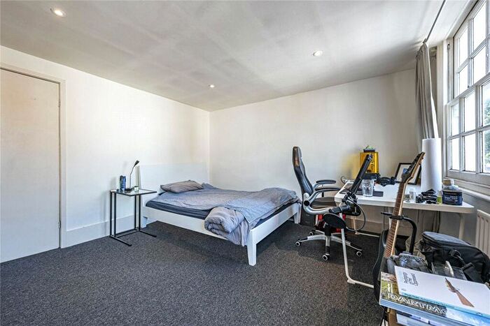 3 Bedroom Flat To Rent In Parkway, Camden, NW1