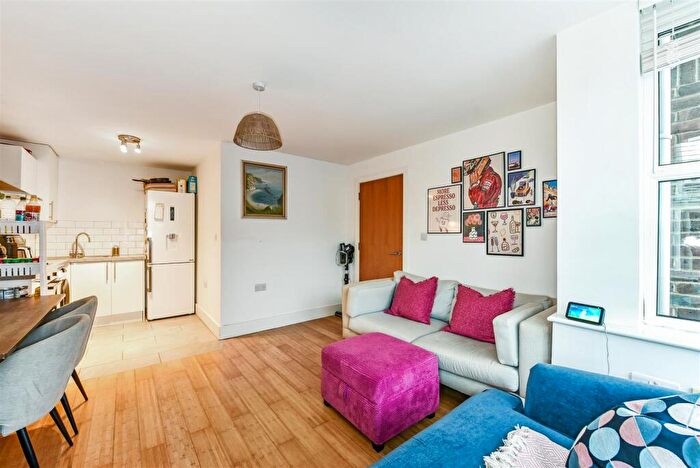 1 Bedroom Flat For Sale In Henderson Road, Southsea, PO4