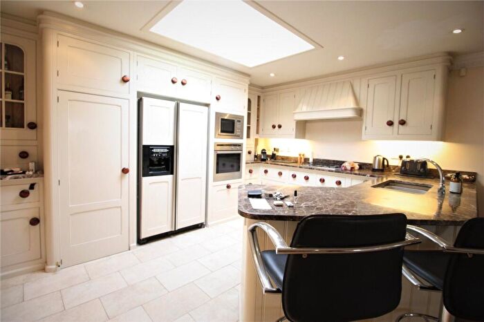 2 Bedroom Apartment To Rent In Treetops, The Mount, Reading, Berkshire, RG4