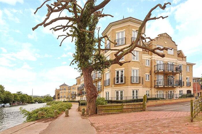 2 Bedroom Apartment To Rent In Regents Riverside, Brigham Road, Reading, Berkshire, RG1