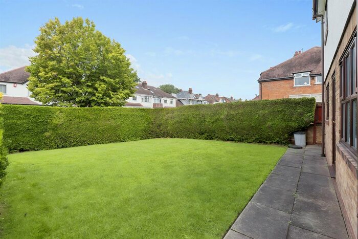 2 Bedroom Flat For Sale In Pembroke Way, Birmingham, B28