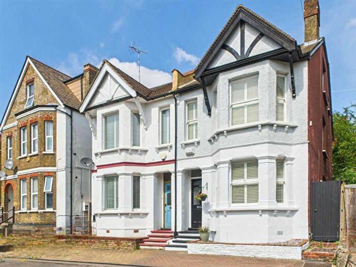 4 Bedroom Semi-Detached House For Sale In Temple Road, South Croydon, CR0