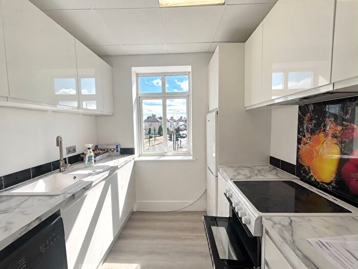 2 Bedroom Flat To Rent In Rush Green Road, Romford, RM7