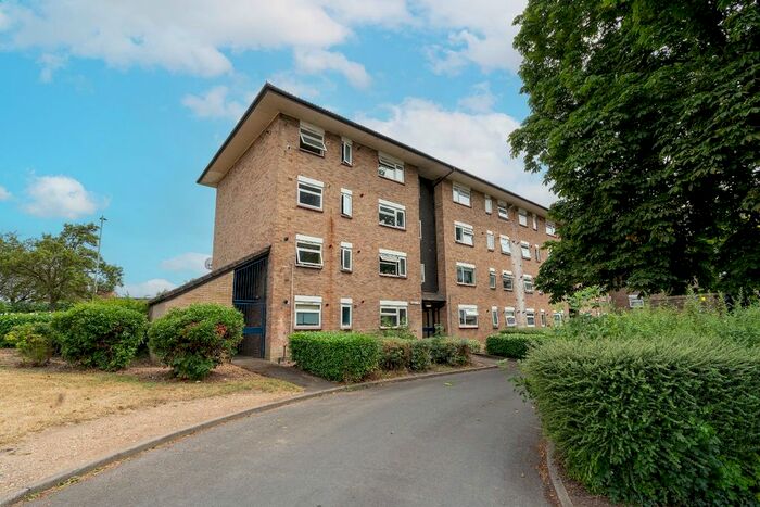 2 Bedroom Flat To Rent In Redding House, Tolpits Lane, Watford, Herts, WD18