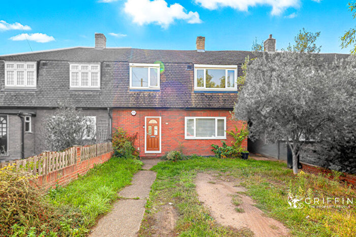3 Bedroom Terraced House For Sale In Broxburn Drive, South Ockendon, RM15