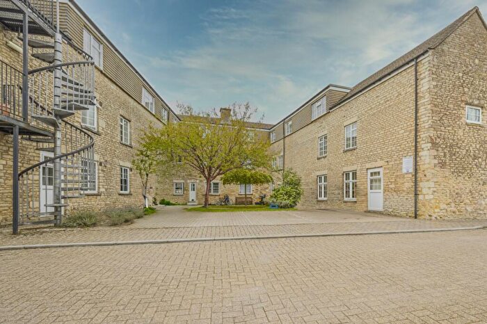 1 Bedroom Apartment For Sale In Barton Court, Cirencester, GL7