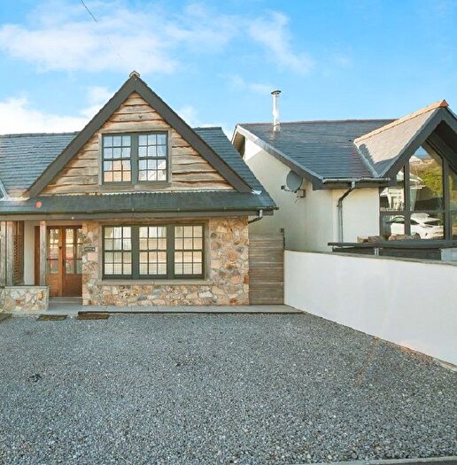 3 Bedroom Semi-Detached House For Sale In Craig Yr Eos Avenue, Ogmore-By-Sea, Bridgend, CF32