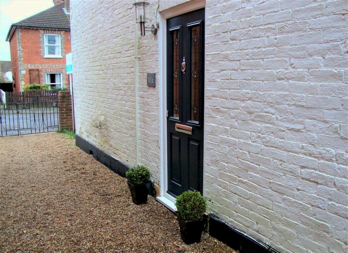 1 Bedroom Flat To Rent In High Path Road, Guildford GU1