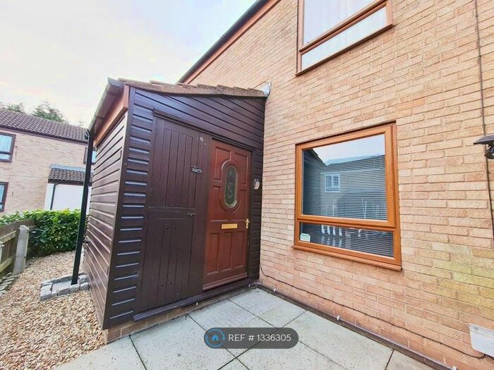 3 Bedroom Semi-Detached House To Rent In Hayle Court, Scunthorpe, DN17