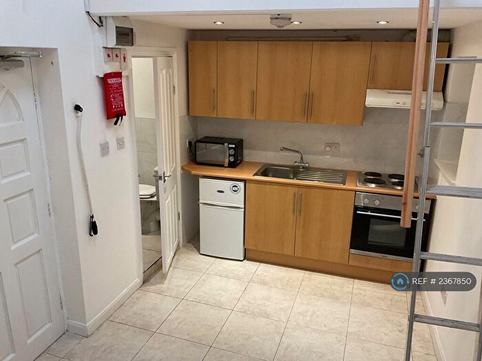 Studio To Rent In London, London, NW10