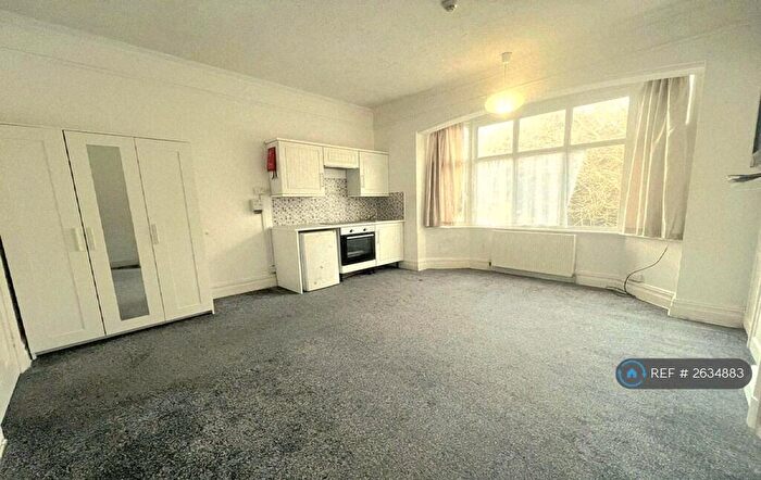 1 Bedroom Flat To Rent In Queens Park Gardens, Bournemouth, BH8