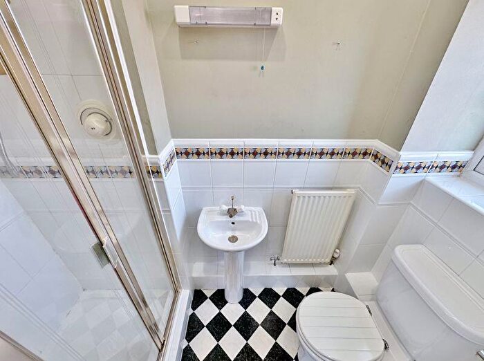 2 Bedroom Flat For Sale In Pensby Road, Heswall, Wirral, CH60