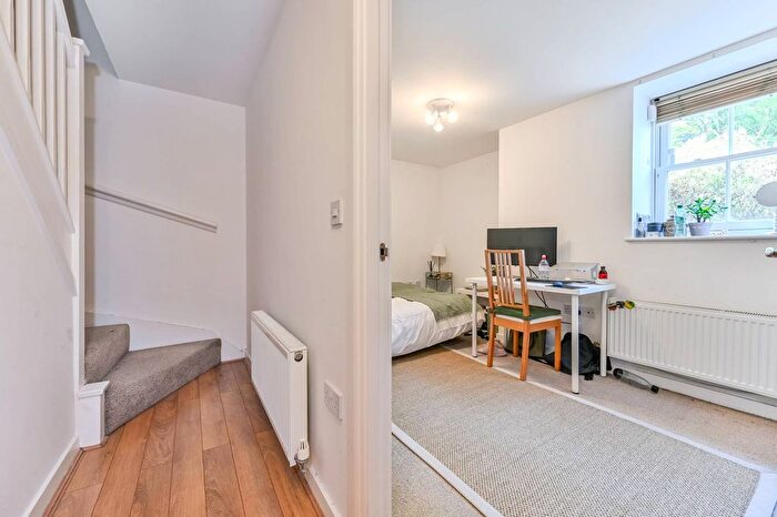 2 Bedroom Flat To Rent In Chaplin House, Islington, London, N1