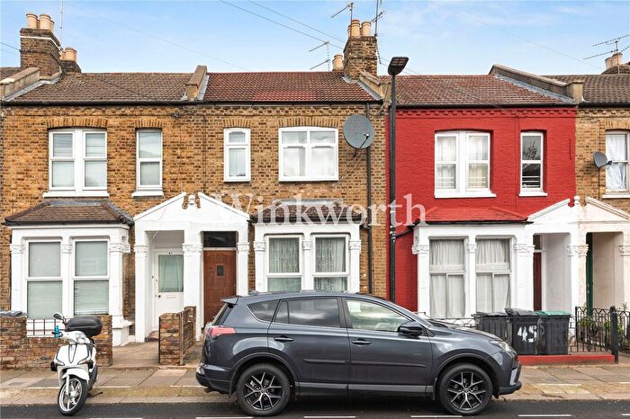 1 Bedroom Flat For Sale In Vale Road, London, N4