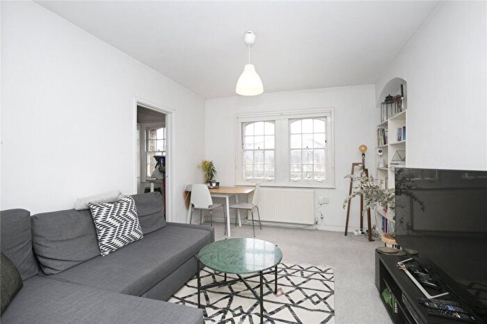 1 Bedroom Apartment To Rent In Rawstorne Street, Finsbury, London, EC1V