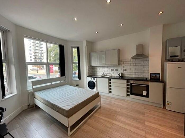 Studio To Rent In Albany Road, Earlsdon, Coventry, CV5