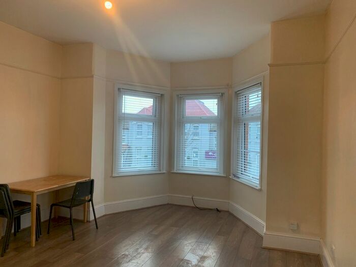 2 Bedroom Flat To Rent In Mansfield Road, Ilford, IG1
