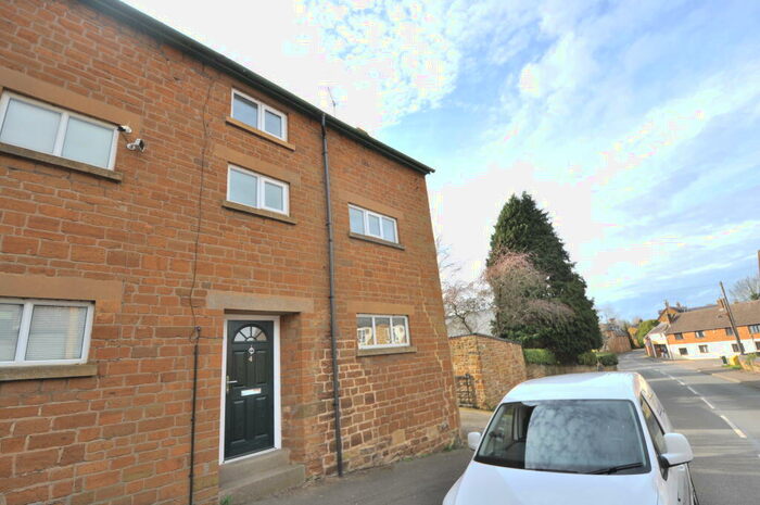 2 Bedroom House To Rent In Camp Hill, Bugbrooke, NN7