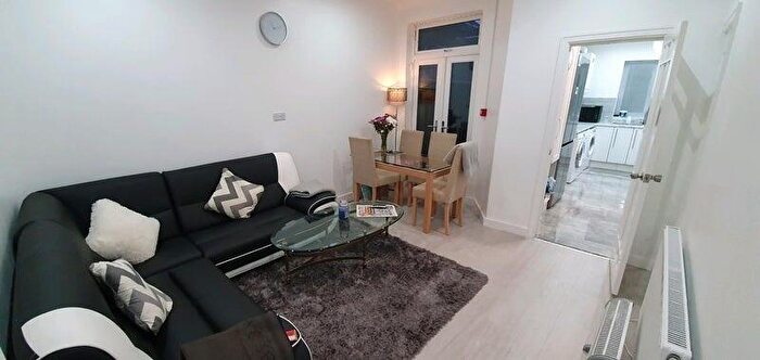 4 Bedroom House To Rent In Spencer Avenue, Manchester, M16