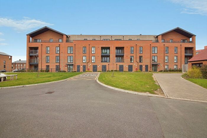 2 Bedroom Flat For Sale In Finlay Gardens, Hornchurch, RM12