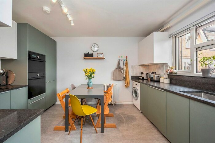 3 Bedroom Flat For Sale In Mortlake High Street, Mortlake, SW14