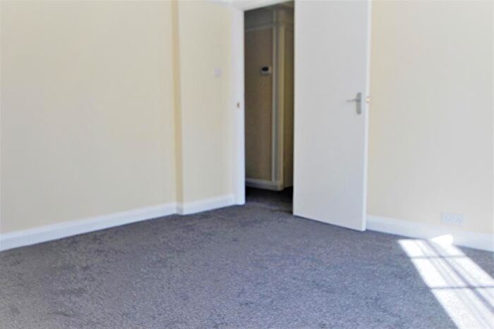 2 Bedroom Flat To Rent In Kenton Lane, Kenton, HA3