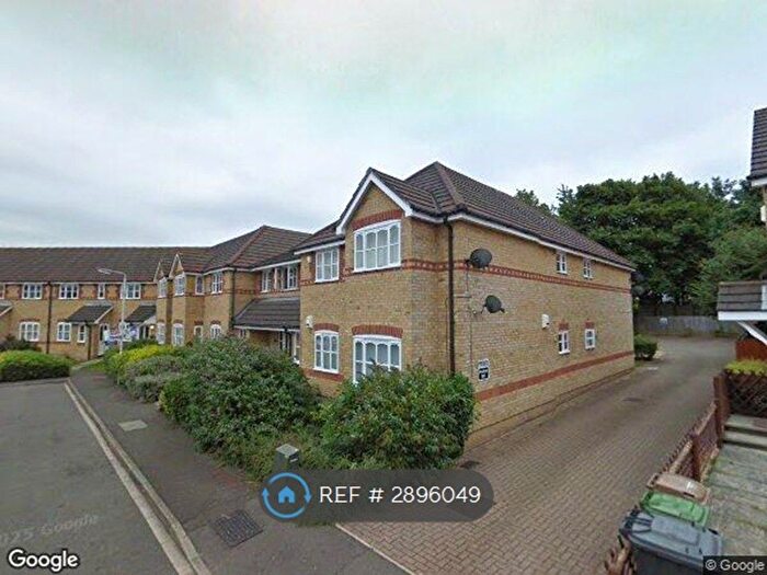 2 Bedroom Flat To Rent In Larkspur Gardens, Luton, LU4