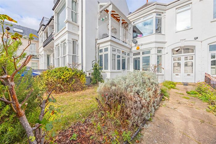 2 Bedroom Flat For Sale In Clifton Drive, Westcliff-On-Sea, SS0