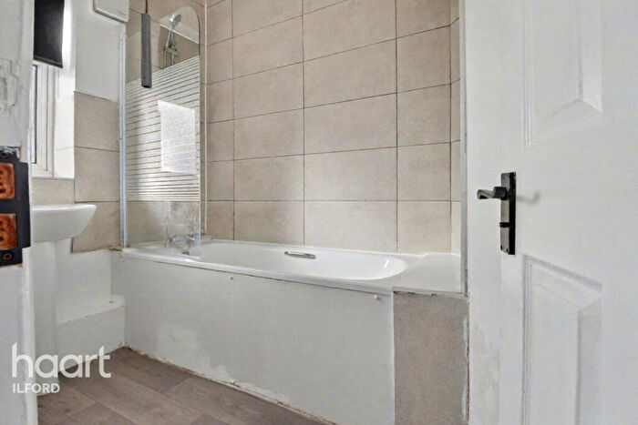 2 Bedroom Flat To Rent In Bradfield Drive, Barking, IG11