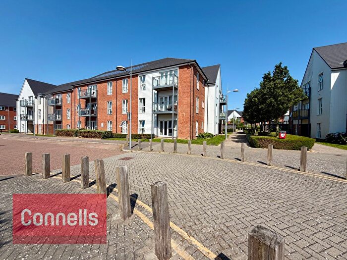 2 Bedroom Flat To Rent In Holmbush Mews, Horsham, RH12
