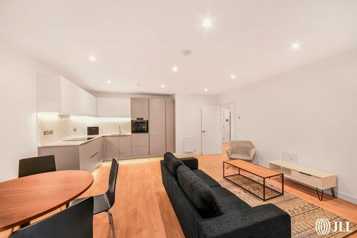 2 Bedroom Flat To Rent In Greenleaf Walk, Southall, UB1