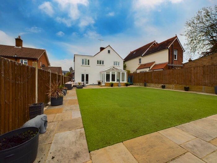 5 Bedroom Detached House To Rent In Abbey Road, Chertsey, Surrey, KT16