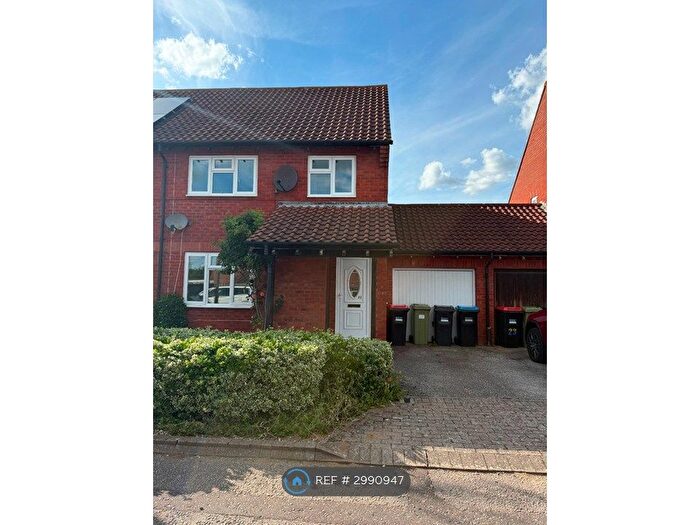 3 Bedroom Semi-detached House To Rent In Harebell Close, Milton Keynes, MK7