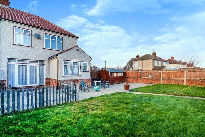 Property To Rent In Shepherds Lane, Dartford, Kent, DA1