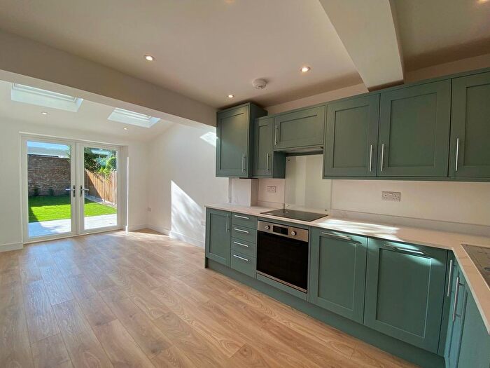 2 Bedroom Flat To Rent In Hamilton Road, Wimbledon, SW19