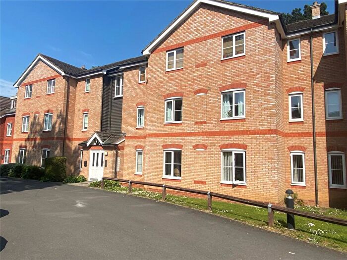 2 Bedroom Apartment For Sale In Daneholme Close, Daventry, Northamptonshire, NN11