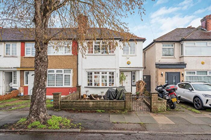 3 Bedroom End Of Terrace House For Sale In Charlton Road, Edmonton, N9