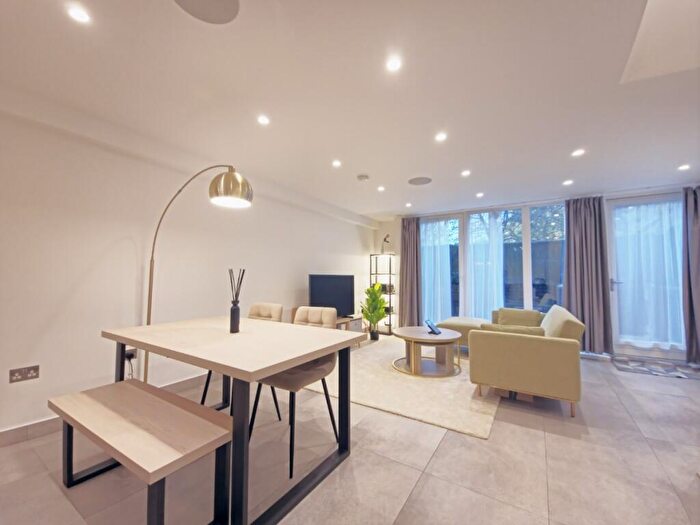 3 Bedroom Apartment For Sale In Naylor Building, E1