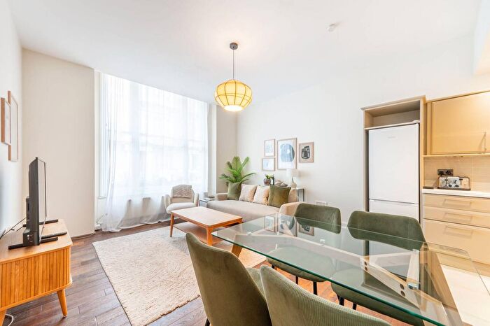 2 Bedroom Flat For Sale In Clanricarde Gardens, Notting Hill, London, W2
