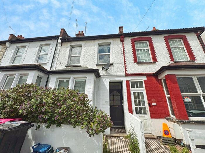 1 Bedroom Flat To Rent In Tintern Avenue, Westcliff-On-Sea, SS0