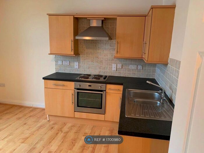 1 Bedroom Flat To Rent In South Street, Yeovil, BA20