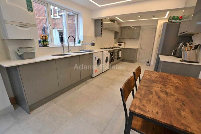 6 Bedroom End Of Terrace House To Rent In Culver Road, Reading, RG6